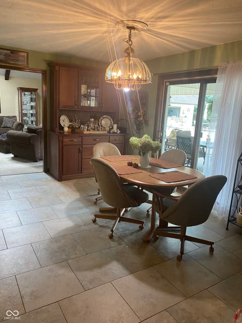 Breakfast Area — 8329 S 300 W, Pendleton, IN