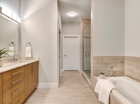 Photo of 319 E 16th Street, Indianapolis, IN