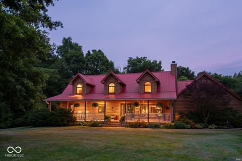 7519 N Captains Way
