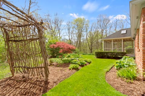 Photo of 885 Sugarbush Ridge, Zionsville, IN