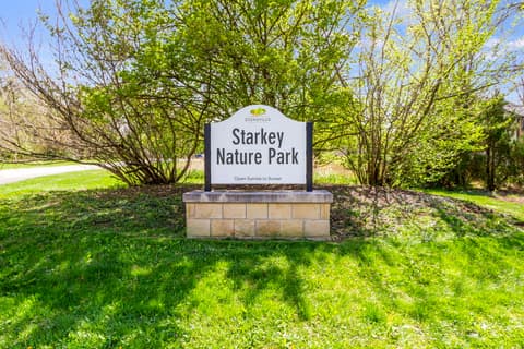 Photo of 885 Sugarbush Ridge, Zionsville, IN