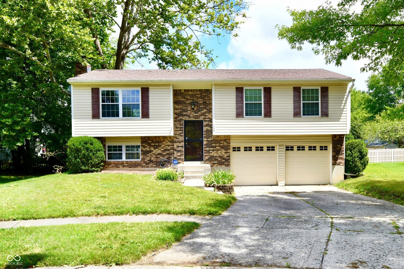 Photo of 208 Crestview Court, Fishers, IN