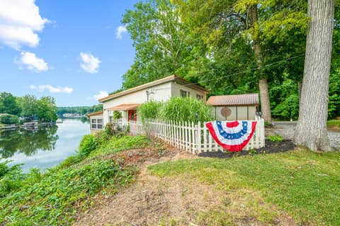 Photo of 409 W Lakeview Drive, Nineveh, IN