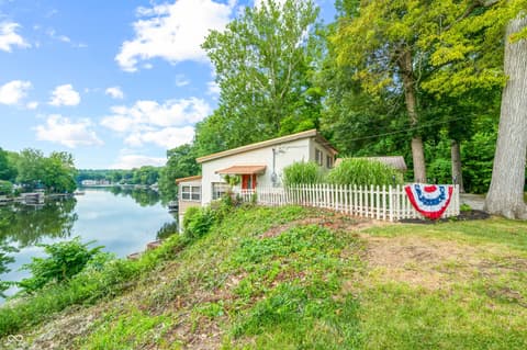 Photo of 409 W Lakeview Drive, Nineveh, IN