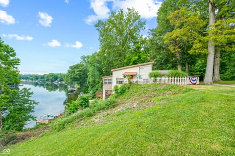 Photo of 409 W Lakeview Drive, Nineveh, IN