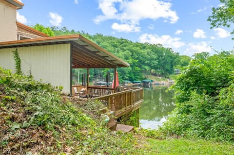 Photo of 409 W Lakeview Drive, Nineveh, IN