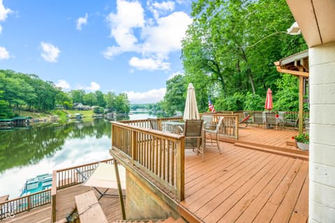 Photo of 409 W Lakeview Drive, Nineveh, IN