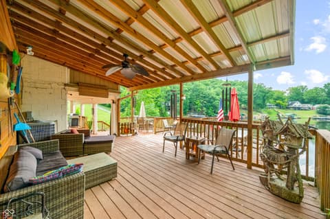 Photo of 409 W Lakeview Drive, Nineveh, IN