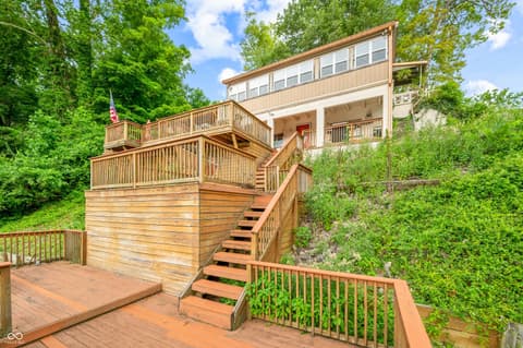 Photo of 409 W Lakeview Drive, Nineveh, IN