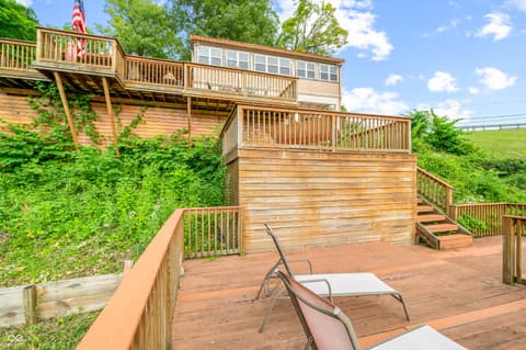 Photo of 409 W Lakeview Drive, Nineveh, IN