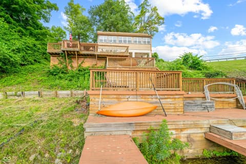 Photo of 409 W Lakeview Drive, Nineveh, IN