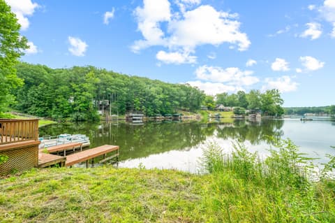 Photo of 409 W Lakeview Drive, Nineveh, IN