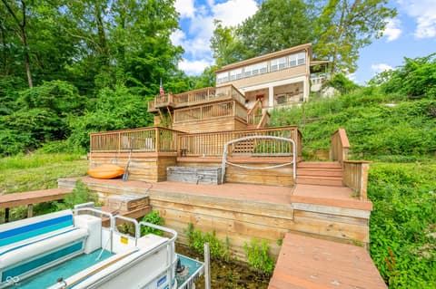 Photo of 409 W Lakeview Drive, Nineveh, IN