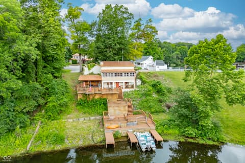 Photo of 409 W Lakeview Drive, Nineveh, IN