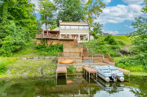 Photo of 409 W Lakeview Drive, Nineveh, IN
