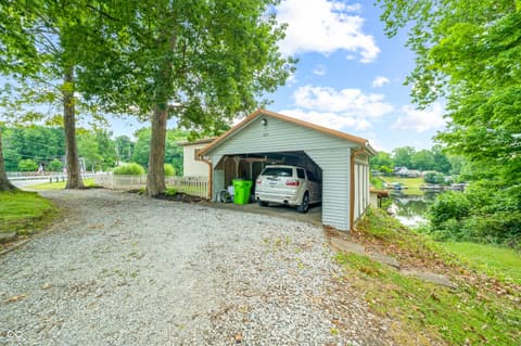 Photo of 409 W Lakeview Drive, Nineveh, IN