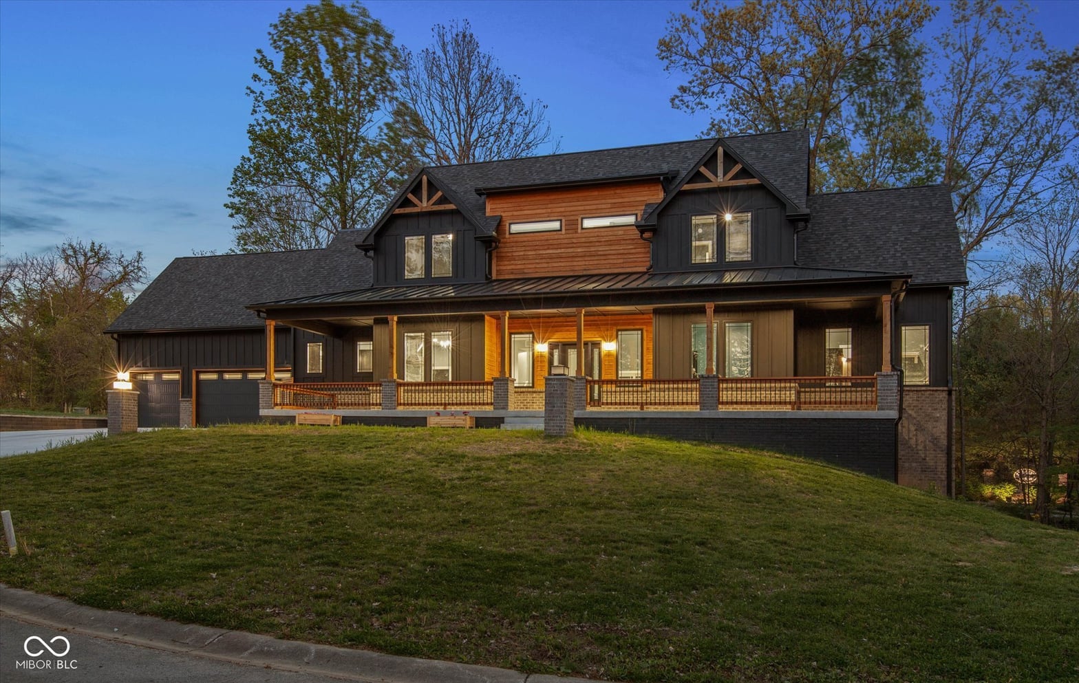 Front exterior at 2101 N Wolf Cove, Martinsville, IN