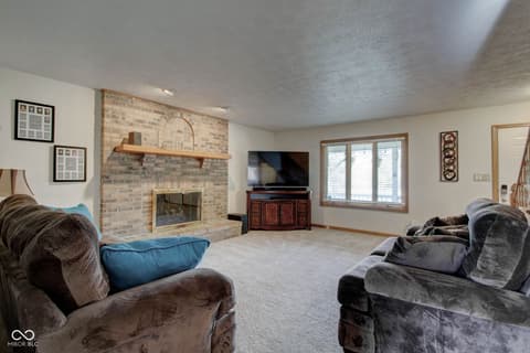 Family room at 303 Wellington Overlook, Noblesville, IN
