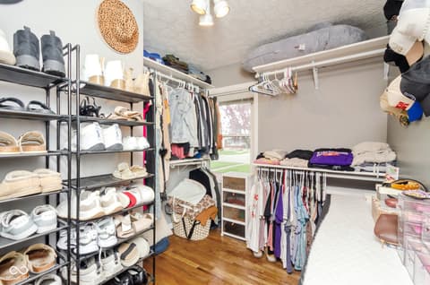 Walk In Closets — 525 Park Avenue, Greenwood, IN