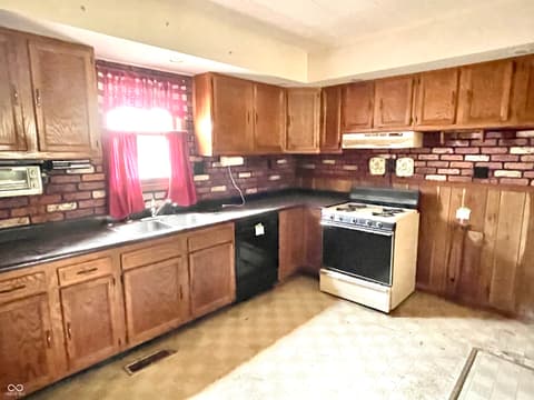 Photo of 310 S Pleasant Street, Edinburgh, IN