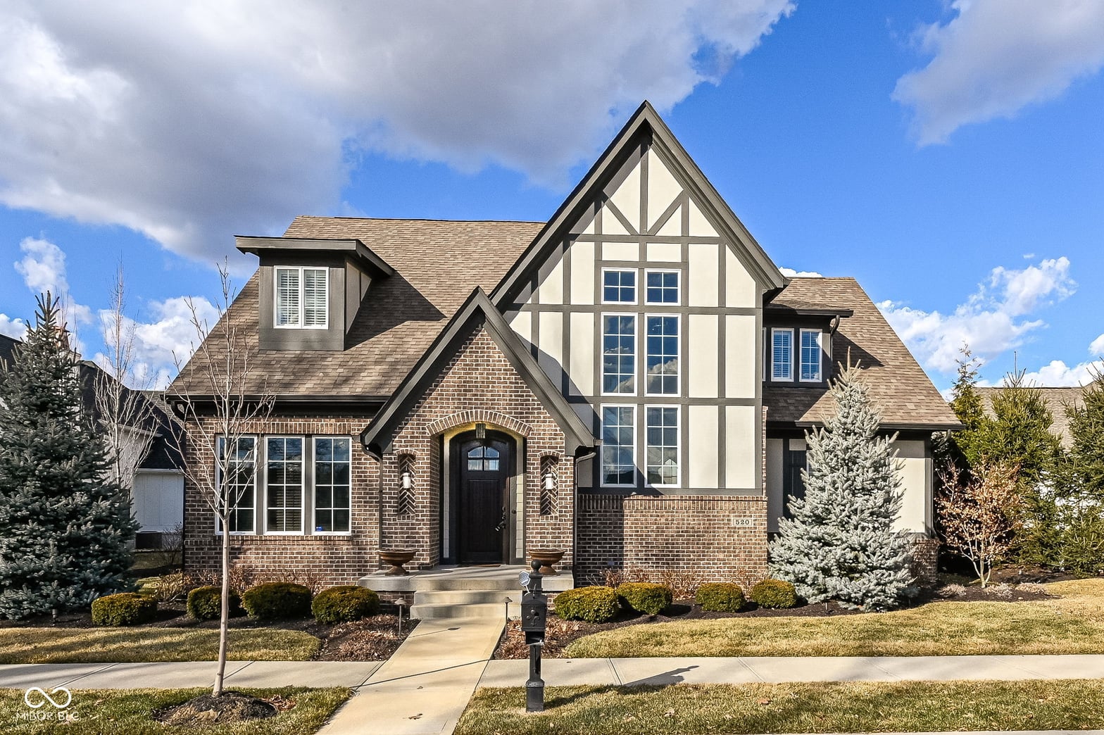 Photo of 520 Bridgemont Lane, Carmel, IN