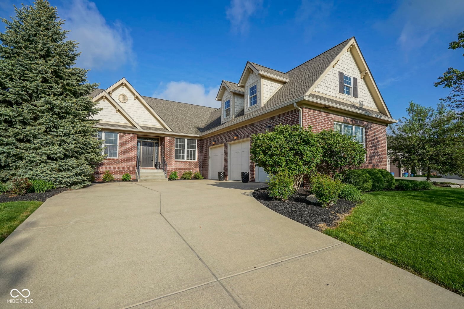 Front exterior at 16395 La Paloma Court, Noblesville, IN