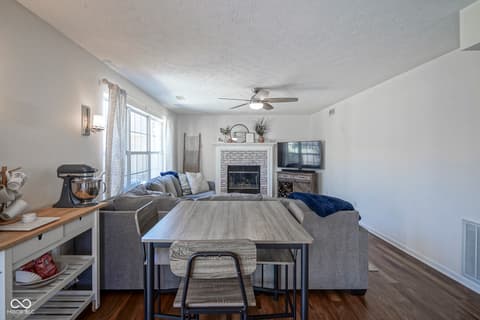 Living room at 10920 Gate Circle, Fishers, IN