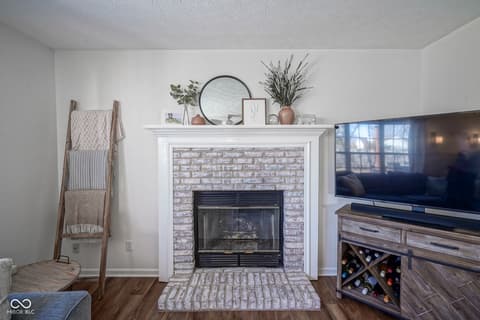 Living room at 10920 Gate Circle, Fishers, IN