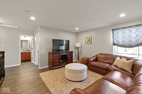 Loft — 7675 Winding Lake Drive S, Noblesville, IN
