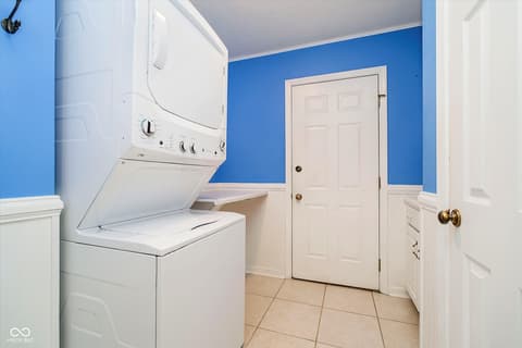 Laundry room at 3034 Tiffany Court, Carmel, IN