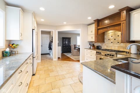 Photo of 113 Edgewater Drive, Noblesville, IN