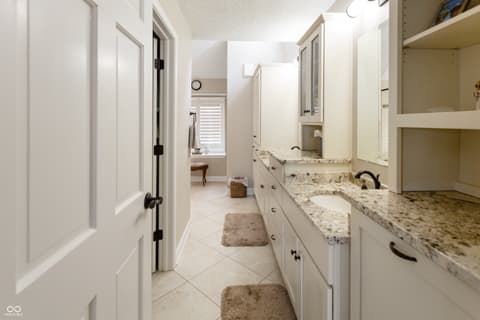 Photo of 113 Edgewater Drive, Noblesville, IN