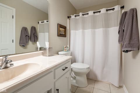 Photo of 113 Edgewater Drive, Noblesville, IN
