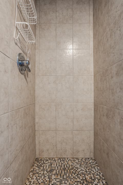 Primary bathroom at 4528 Brookshire Parkway, Carmel, IN