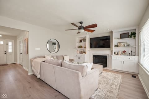 Living room at 17918 Lucas Circle, Westfield, IN