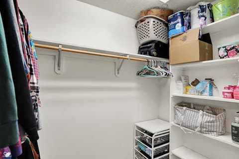 Walk In Closets — 1377 Edinburgh Drive, Carmel, IN