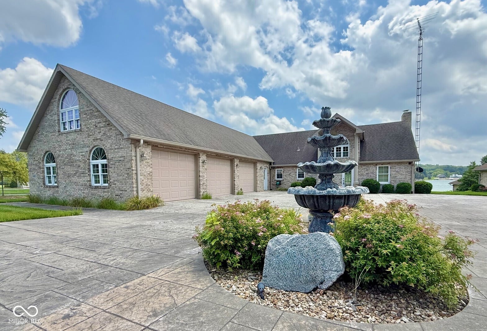 Front exterior at 1085 E North Shore Drive, Brownstown, IN
