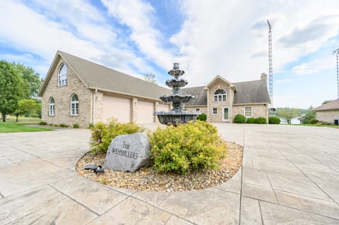 Photo of 1085 E North Shore Drive, Brownstown, IN