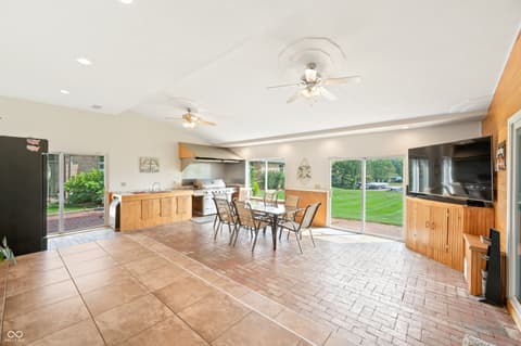 Photo of 1085 E North Shore Drive, Brownstown, IN