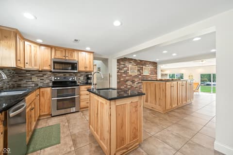 Photo of 1085 E North Shore Drive, Brownstown, IN