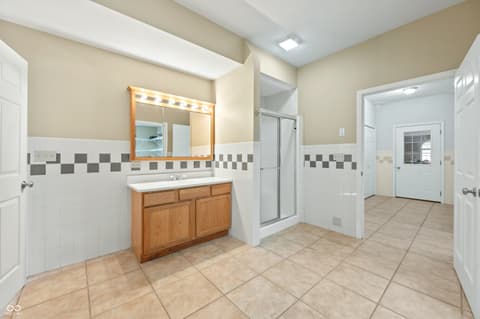Photo of 1085 E North Shore Drive, Brownstown, IN