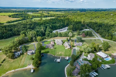 Photo of 1085 E North Shore Drive, Brownstown, IN