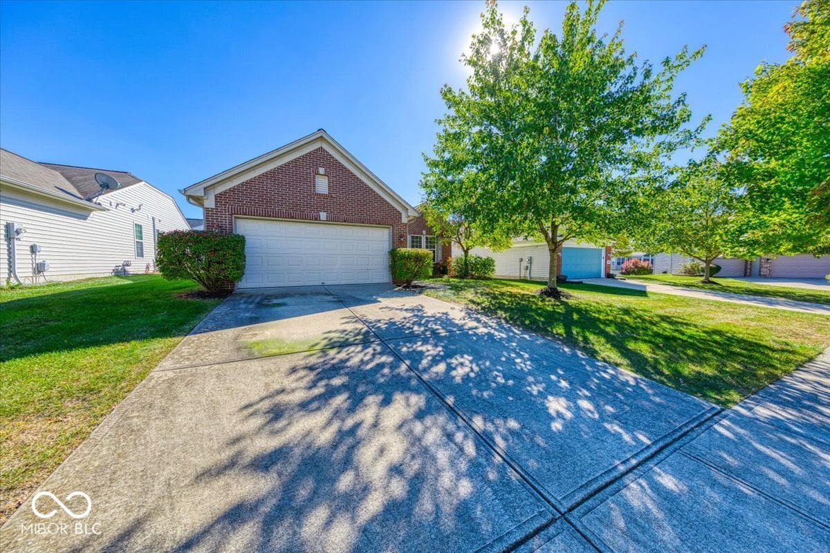Front exterior at 13935 Canonbury Way, Fishers, IN