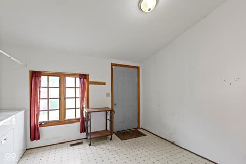 Laundry room at 1455 S 9th Street, Noblesville, IN