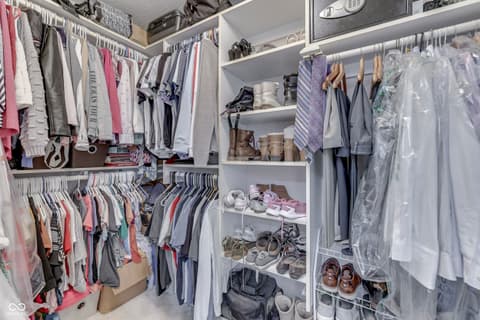 Walk In Closets — 9760 Logan Lane, Fishers, IN