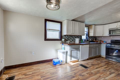 Photo of 215 N Lincoln Street, Galveston, IN