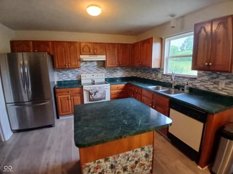 Kitchen at 10629 Simsbury Court, Indianapolis, IN