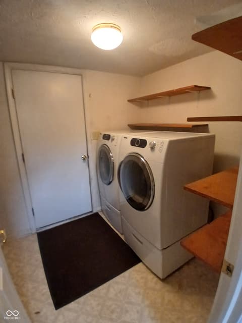 Laundry room at 10629 Simsbury Court, Indianapolis, IN