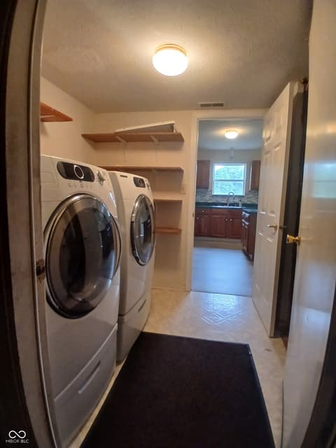 Laundry room at 10629 Simsbury Court, Indianapolis, IN