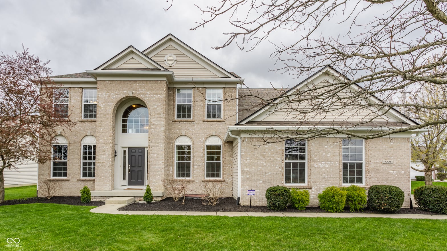 Front exterior at 559 Hythe Way, Westfield, IN